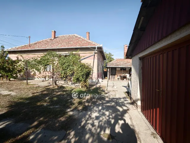 Eladó ház Tiszaföldvár 81 nm