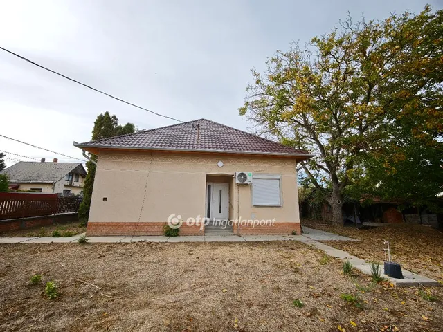 Eladó ház Cibakháza 75 nm