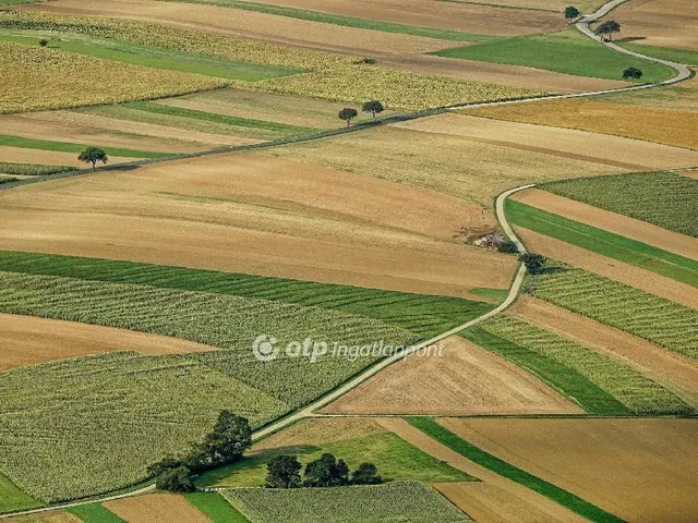 Eladó telek Csomád 1750 nm