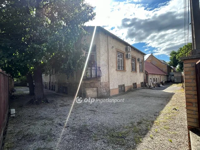 Kiadó kereskedelmi és ipari ingatlan Budapest XIV. kerület, Herminamező 2060 nm