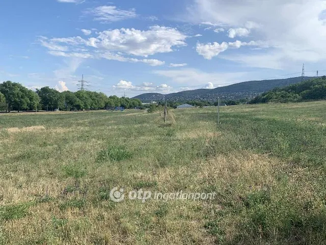 Eladó telek Budapest III. kerület 1597 nm