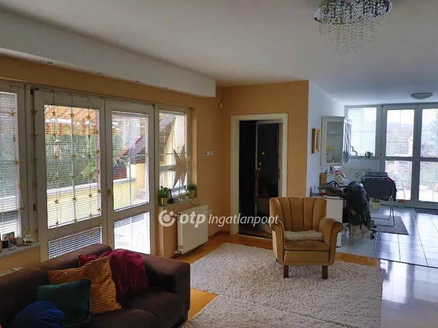 Eladó lakás Budapest II. kerület 104 nm