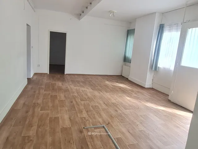 Eladó kereskedelmi és ipari ingatlan Budapest X. kerület 120 nm