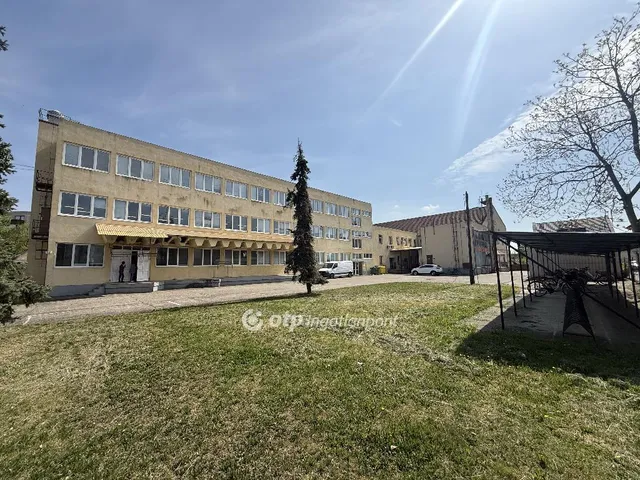 Eladó kereskedelmi és ipari ingatlan Berettyóújfalu 3030 nm