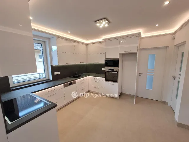 Eladó ház Budapest XVIII. kerület 295 nm