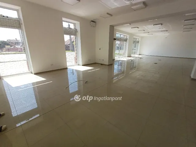 Kiadó kereskedelmi és ipari ingatlan Szentes 341 nm