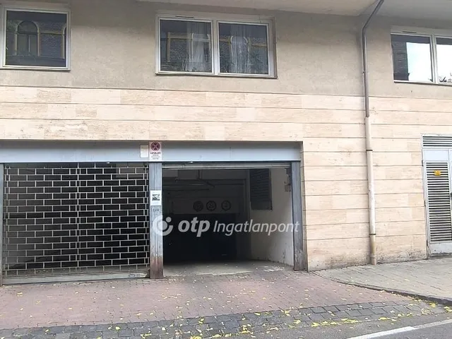 Eladó garázs Budapest VIII. kerület 15 nm