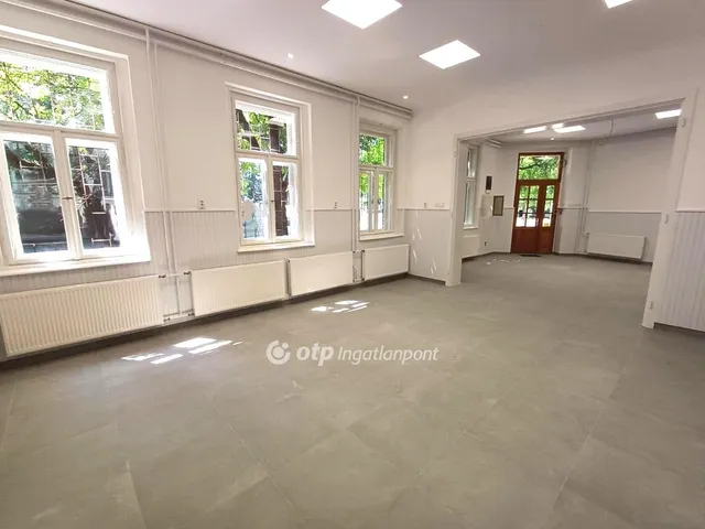 Kiadó kereskedelmi és ipari ingatlan Csongrád 133 nm