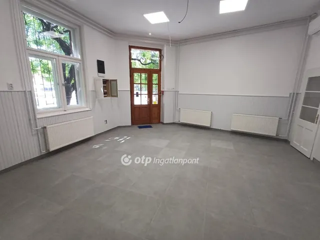 Kiadó kereskedelmi és ipari ingatlan Csongrád 133 nm