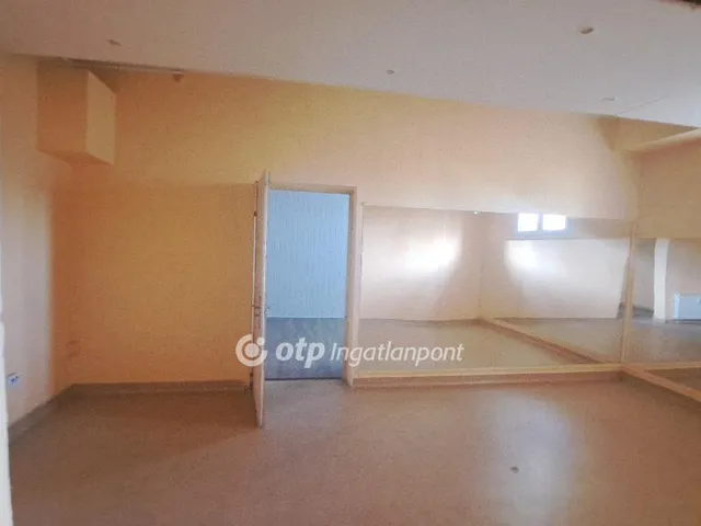 Kiadó kereskedelmi és ipari ingatlan Budapest XI. kerület 80 nm