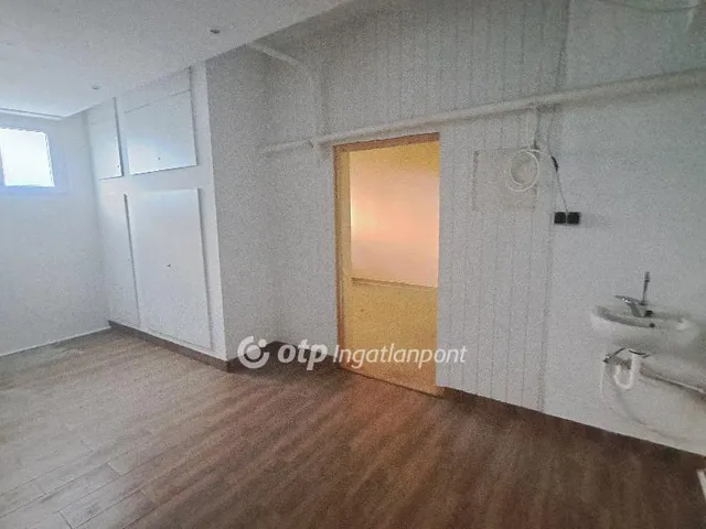 Kiadó kereskedelmi és ipari ingatlan Budapest XI. kerület 80 nm