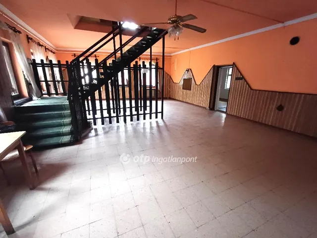 Eladó kereskedelmi és ipari ingatlan Tótkomlós 205 nm