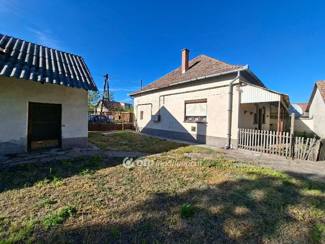Eladó ház Tiszaalpár 104 nm