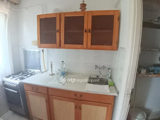 Eladó lakás Kisújszállás, Város központjában 84 nm