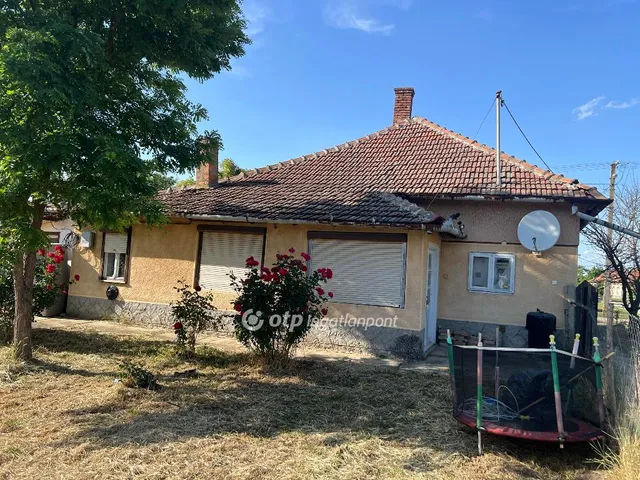 Eladó ház Kondoros 96 nm