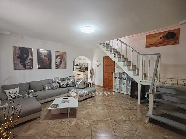 Eladó ház Kőtelek 198 nm