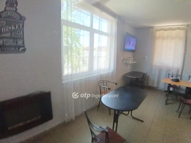 Eladó kereskedelmi és ipari ingatlan Kisújszállás 156 nm