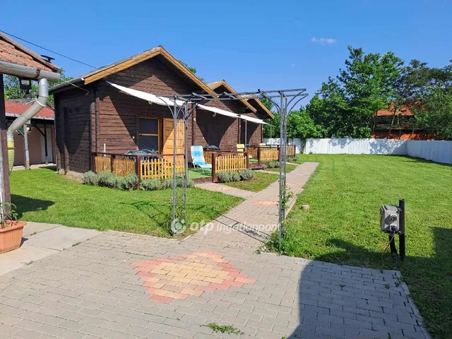 Eladó kereskedelmi és ipari ingatlan Abádszalók 450 nm
