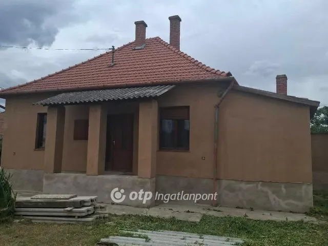 Eladó ház Jászkisér 80 nm