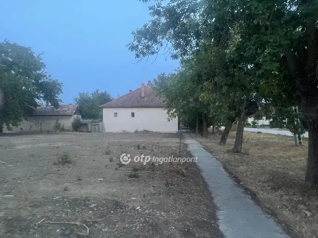 Eladó telek Szarvas 1026 nm