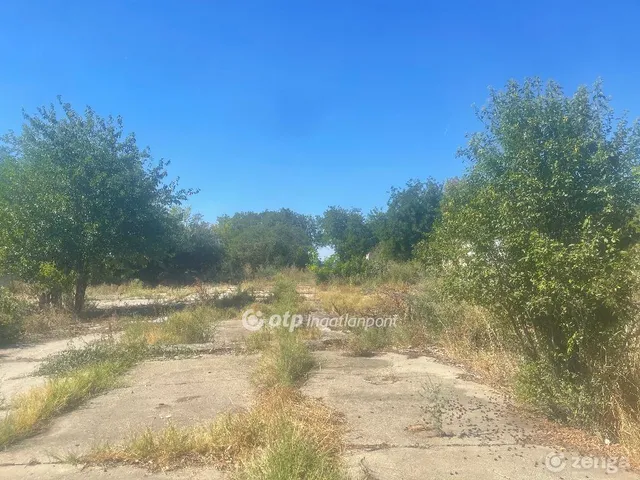 Eladó kereskedelmi és ipari ingatlan Kardos 34642 nm