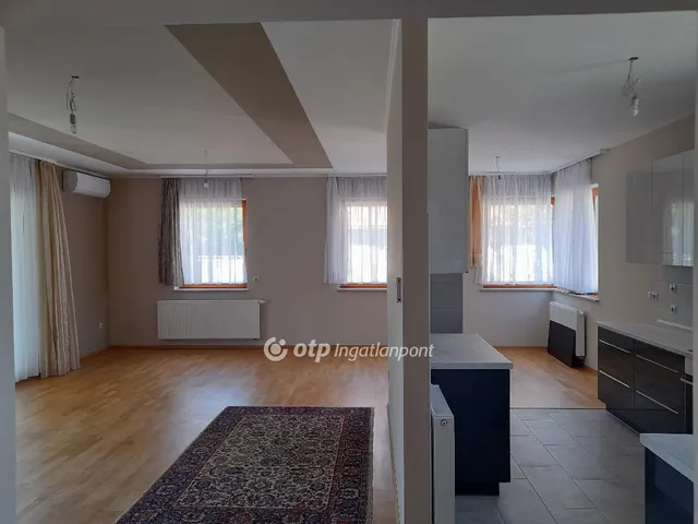 Eladó ház Budapest II. kerület, Erzsébetliget 273 nm