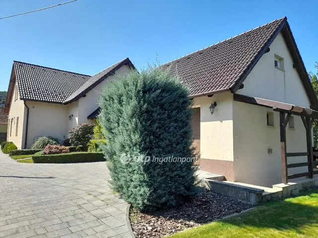 Eladó ház Solymár 320 nm