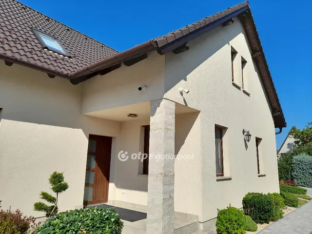 Eladó ház Solymár 320 nm