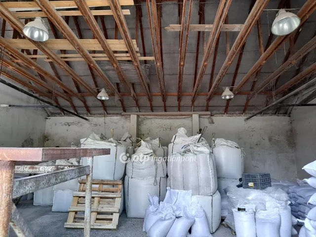 Eladó kereskedelmi és ipari ingatlan Solymár 300 nm