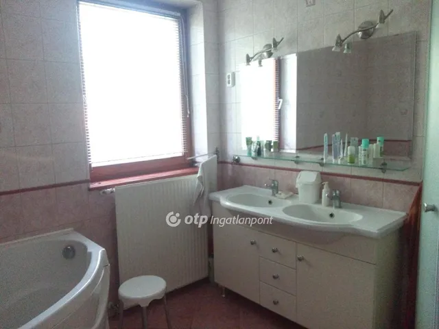 Eladó lakás Pilisszentiván 250 nm