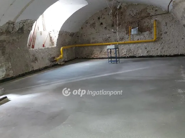 Eladó kereskedelmi és ipari ingatlan Budapest XI. kerület, Kelenföld 103 nm