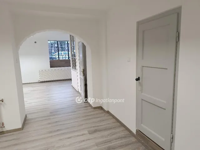 Eladó kereskedelmi és ipari ingatlan Budapest XI. kerület, Kelenföld 80 nm