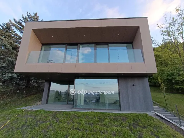 Eladó ház Solymár 331 nm