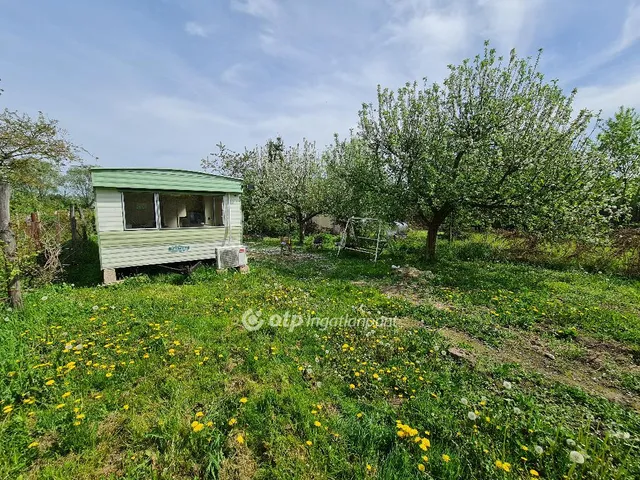 Eladó telek Pápa, Kishegy 886 nm