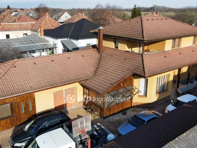 Eladó ház Pápa, Tókert 195 nm