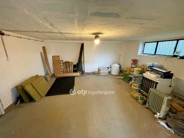 Eladó garázs Pápa, Tókert 24 nm