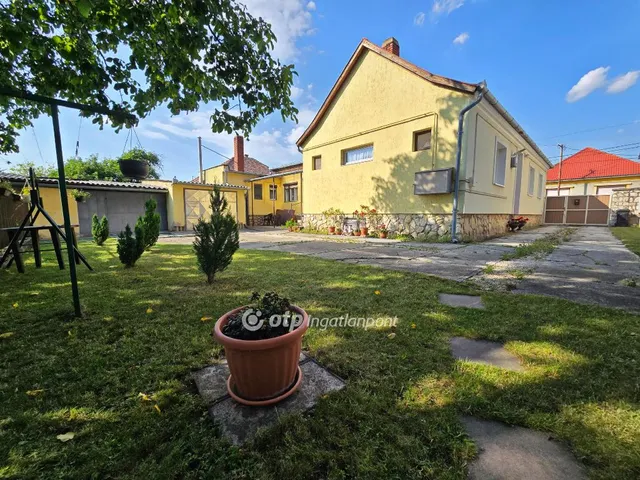 Eladó ház Pápa, Erzsébetváros 170 nm