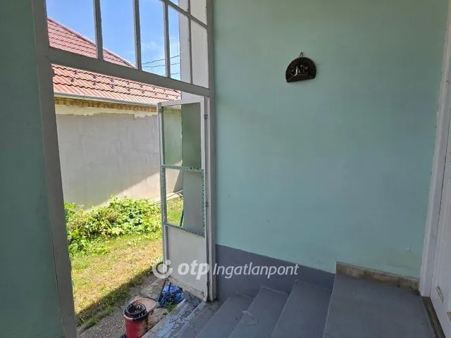 Eladó ház Béb 77 nm