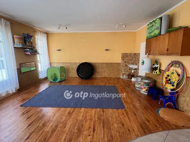 Eladó kereskedelmi és ipari ingatlan Pápa, Belváros 64 nm