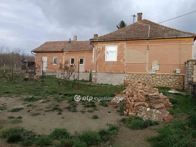 Eladó ház Nyárád 112 nm