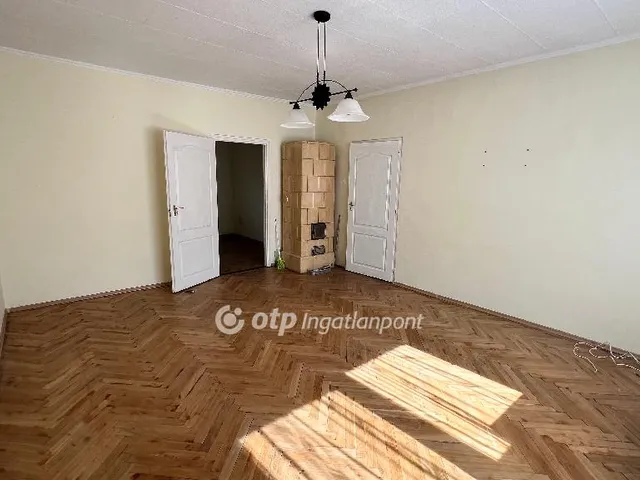 Eladó lakás Pápa, Belváros széle 75 nm