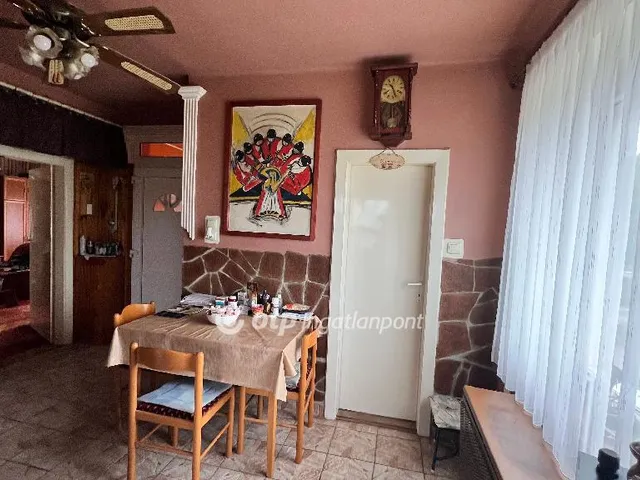Eladó lakás Pápa, Belváros 75 nm