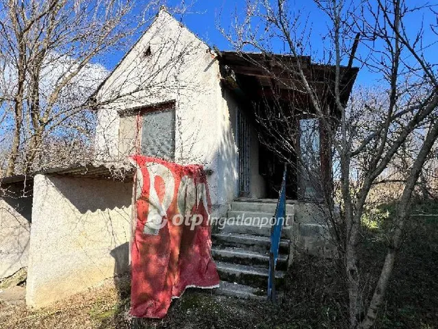 Eladó telek Pápa 1686 nm