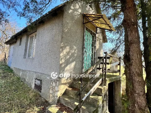 Eladó telek Pápa 1656 nm