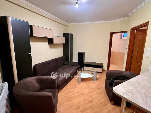 Eladó lakás Pápa, Belváros 41 nm