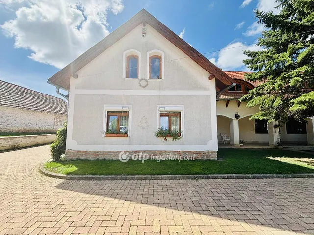 Eladó kereskedelmi és ipari ingatlan Pénzesgyőr 480 nm