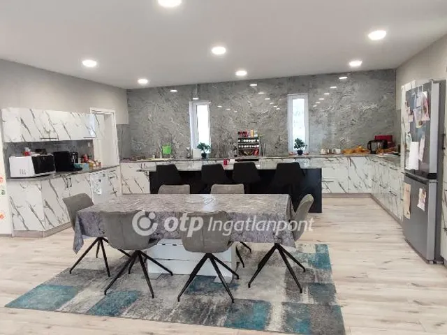 Eladó ház Pápa 360 nm