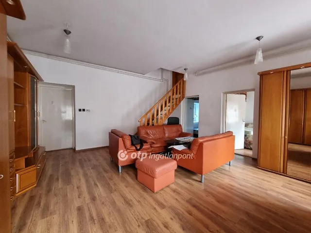 Eladó lakás Devecser 105 nm