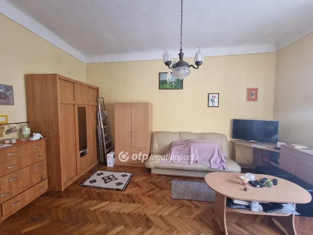 Eladó lakás Pápa, Belváros 75 nm