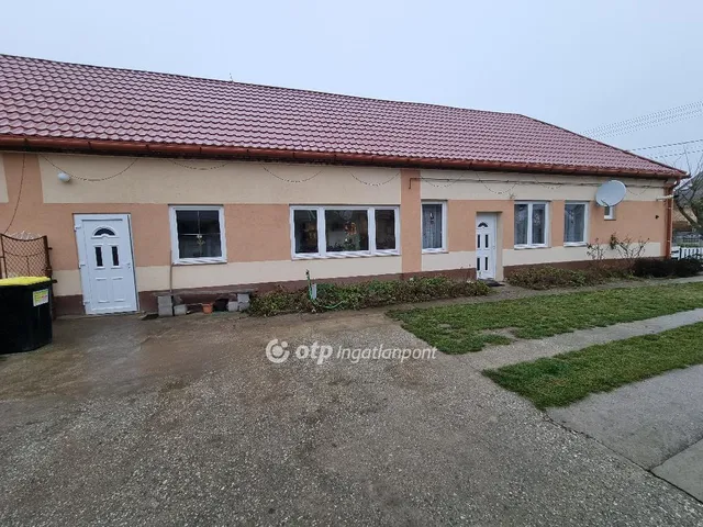 Eladó ház Bakonytamási 99 nm